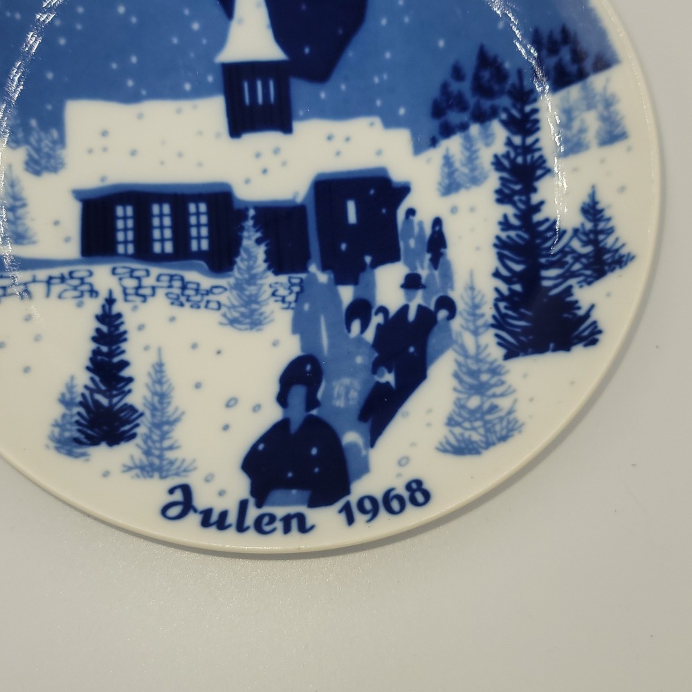 Royal Copenhagen Julen 1968 Christmas Plate The Last Church Boat Blue White 7in